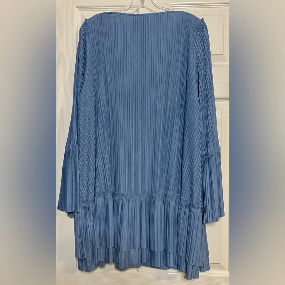 Free People Women’s pleated flowly bell sleeve Blue Mini dress Size Small - Picture 4 of 4